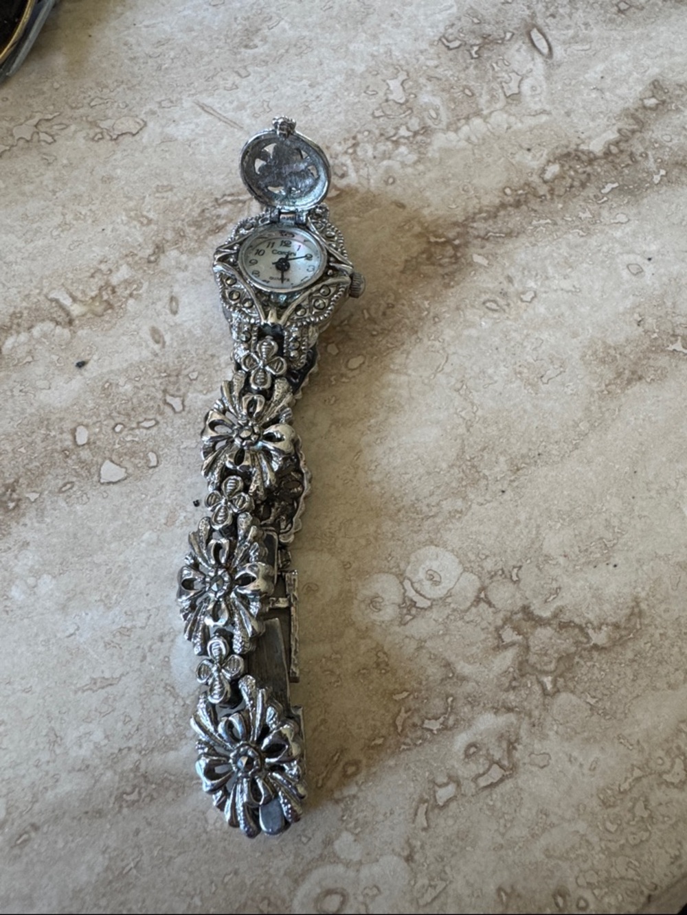 Cardini Silver-Tone Women's locket wristwatch  - Silver